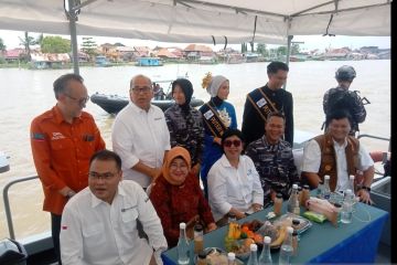 Bank Indonesia dan TNI AL susuri Sungai Musi layani penukaran uang