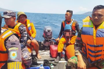 Tim SAR Lembata masih cari korban terseret arus di pantai Loang