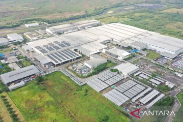 Daihatsu pasang panel surya di pabrik Karawang wujudkan energi bersih