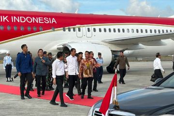 Presiden Joko Widodo disambut meriah warga Biak