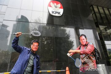 Aksi teatrikal Koalisi Masyarakat Sipil Anti Korupsi di KPK