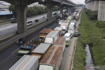 Kemacetan di tol akibat penutupan pintu tol kawasan industri MM 2100