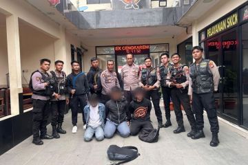 Polisi tangkap pelajar bawa senjata tajam untuk tawuran di Cengkareng