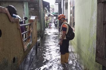 Hujan deras sebabkan banjir di sejumlah titik di Kota Malang