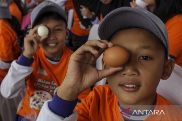 Kampanye makan telur dan susu di Sukabumi