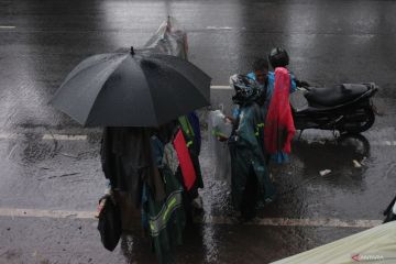 Jaksel dan Jaktim berpotensi hujan disertai petir pada Rabu sore