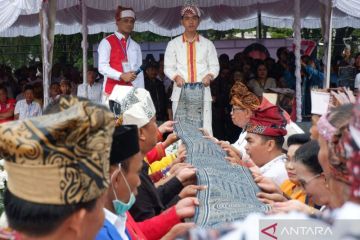 Pengukuhan Gibran sebagai warga suku Toraja