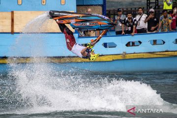 Aksi freestyle pembalap dunia pada ajang Aquabike Jetski World Championship 2023