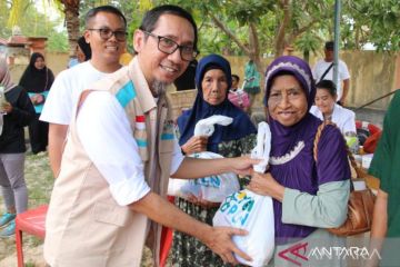 YBM PLN Babel salurkan zakat kepada warga di Belitung Timur