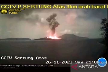 Gunung Anak Krakatau erupsi setinggi 1.000 meter