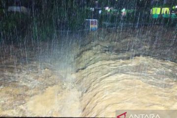 Tinggi muka air di Pos Pantau Pintu Air Pasar Ikan Siaga 2