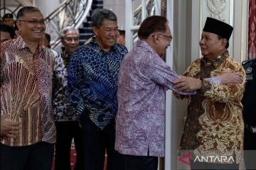 Prabowo dan PM Malaysia diskusi kerja sama pertahanan di Putrajaya