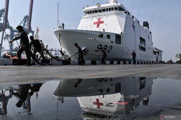 KRI dr Radjiman Wedyodiningrat-992 siap berlayar pada misi kemanusiaan ke Palestina