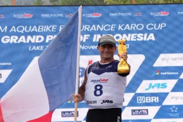 Rider Prancis juara balap endurance jetski Aquabike Karo Cup