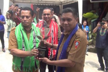 Dusun Kayu Putih Kota Ambon raih trophy Proklim Utama dari KLHK