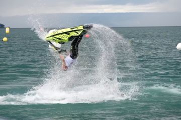 Freestyler dunia berbagi tips agar bisa berakrobat aman dengan jetski