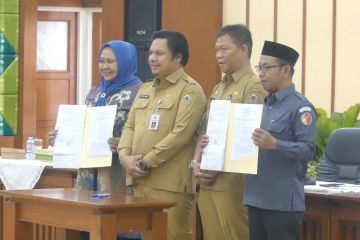 Pemprov Kalsel, KPU dan Bawaslu tandatangani NPHD Pilkada 2024