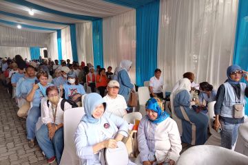 Ratusan sukarelawan padati Rumah Pemenangan Prabowo-Gibran di Menteng