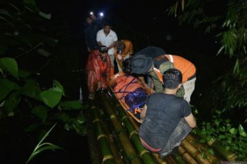 Dua warga Riau dievakuasi dari erupsi Gunung Marapi di Sumbar