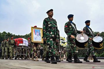 Sepekan, pemakaman Doni Monardo hingga kenaikan COVID-19 di Indonesia