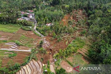 Hujan deras picu sejumlah titik longsor di Banyumas