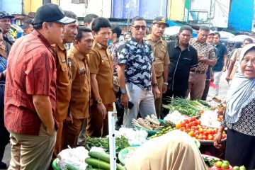 Pemprov Maluku menjamin harga bahan pokok terkendali jelang natal