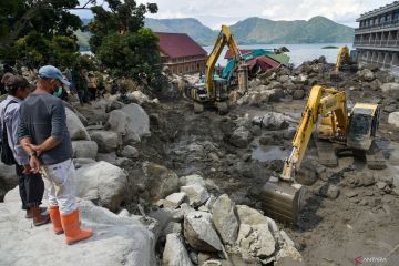 Pencarian korban longsor di Humbahas Sumut