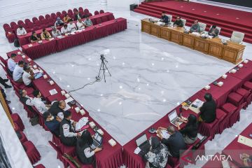 Begini suasana rapat pembahasan debat capres-cawapres Pilpres 2024 di KPU