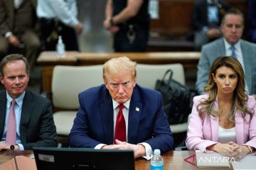 Donald Trump hadiri sidang kasus penipuan sipil