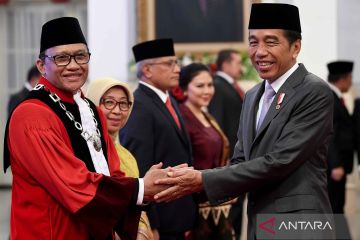 Presiden Joko Widodo lantik Hakim MK dan Kepala BNN