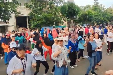 Ratusan emak-emak di Penggilingan mengikuti senam gemoy 