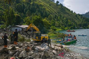 Pencarian korban banjir bandang di Sumut diperpanjang tiga hari