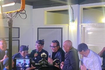 Mahfud Md disemati julukan "Uwa" dari seniman-generasi muda Bandung