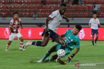 Arema FC kalahkan Persis Solo 3-1