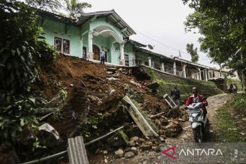 Gempa menyebabkan setidaknya 144 rumah rusak di Bogor dan Sukabumi