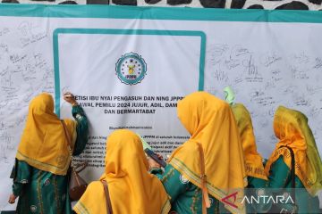 Ribuan ibu nyai ponpes NU deklarasi pemilu damai & tak  golput