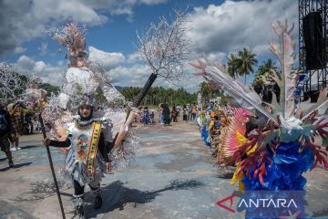 Lomba kreasi busana bertema laut meriahkan Festival Teluk Tomini