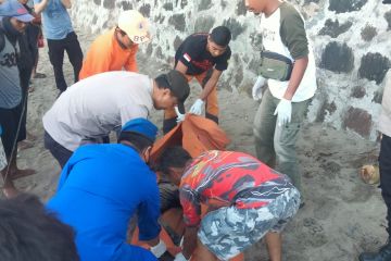 Polda Banten lakukan penyelidikan temuan mayat di Pantai Cinangka