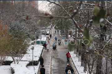 Salju pertama turun pada musim dingin di Beijing