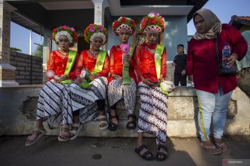 Tradisi ngarot diikuti puluhan pemuda dan pemudi di Indramayu