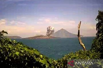 Gunung Anak Krakatau meletus lontarkan abu setinggi 1.000 meter