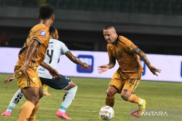 Bhayangkara FC raih kemenangan saat debut perdana Radja Nainggolan