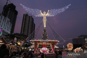 Semarak Christmas Wonderland di Surabaya