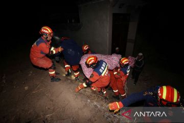 Tim ahli medis dikirim ke Gansu yang diguncang gempa bumi