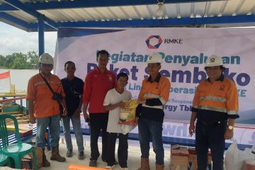 PT RMK Energi salurkan 200 paket kebutuhan pokok di Palembang