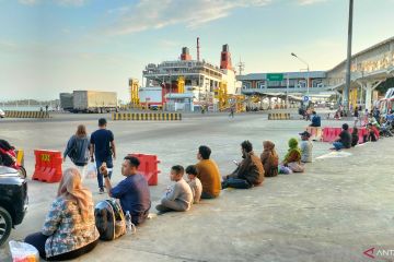 Aktivitas di Pelabuhan Bakauheni landai pada Jumat Sore