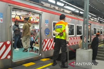 PT KAI sebut puluhan ribu orang manfaatkan KRL commuter selama libur