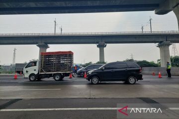 Jalan Tol Jakarta-Cikampek terpantau ramai lancar pada H-2 Natal 2023