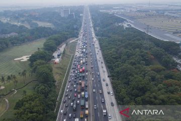 Kepadatan Tol Jakarta-Cikampek pada libur Natal 2023