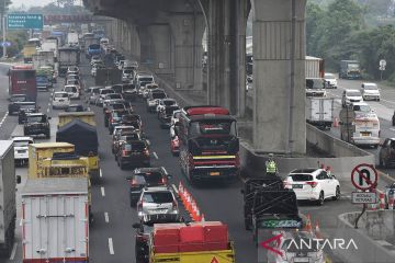 Pemberlakuan contraflow mulai kilometer 37 Tol Jakarta-Cikampek